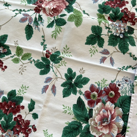 Set of 8 Lavender Napkins w Floral & Berries Print - Picture 2 of 13